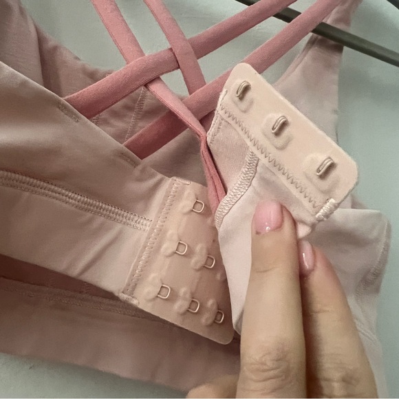 Lululemon Energy Adjustable Bra Medium Support, B–D Cups, size 8 - Picture 10 of 13